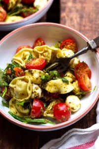 Tortellinisalat mit Pesto