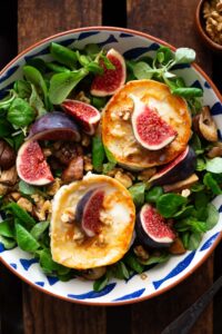 Salat mit Ziegenkäse und Feigen