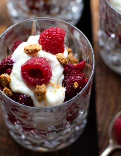 Spekulatius-Tiramisu-mit-Himbeeren im Glas