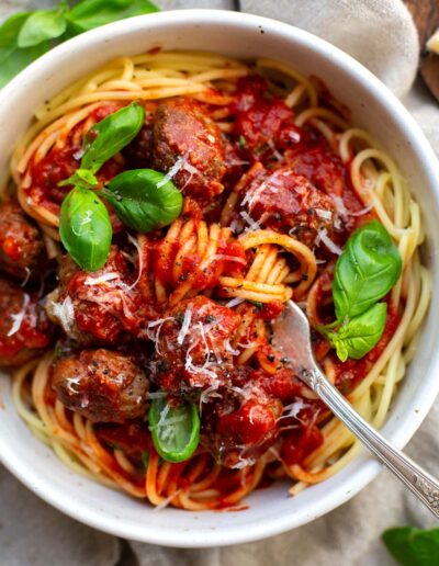 Spaghetti mit Fleischbällchen