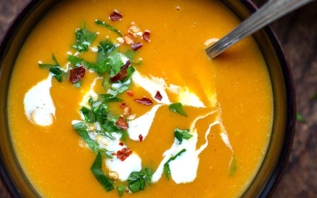 Süßkartoffelsuppe (einfach und vegan)