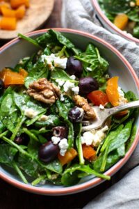 Spinatsalat mit Feta und Honig-Senf-Dressing
