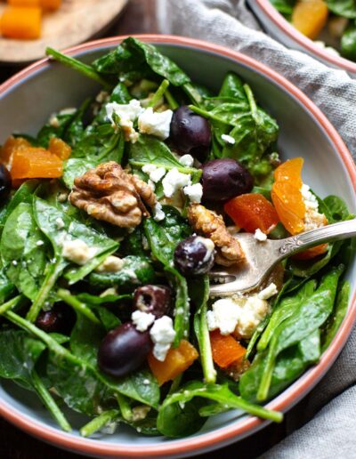 Spinatsalat mit Feta und Honig-Senf-Dressing