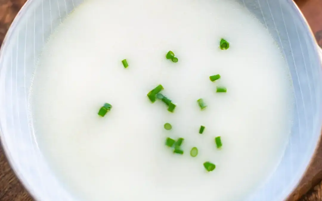 Spargelsuppe aus Schalen (einfach, cremig & nur 20 Min!)