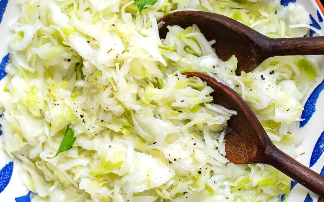 Krautsalat wie vom Griechen (schnell, einfach & super lecker)