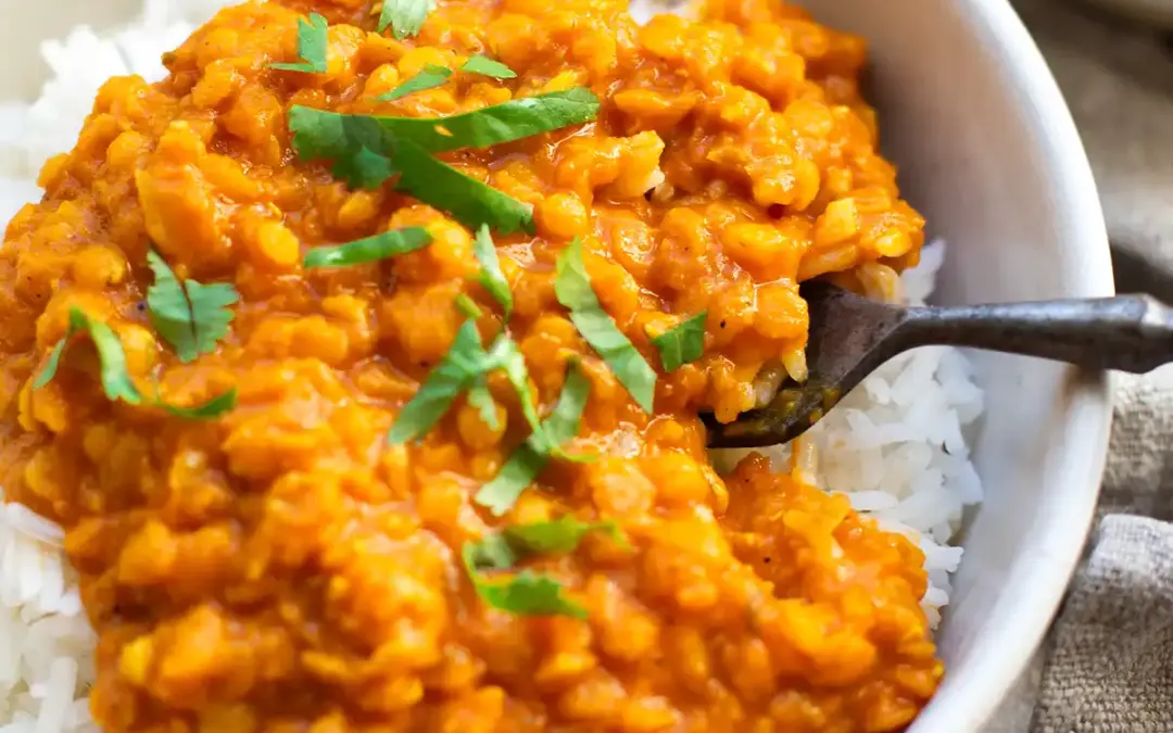 Rotes Linsen Dal (nur 30 Minuten & extra cremig!)