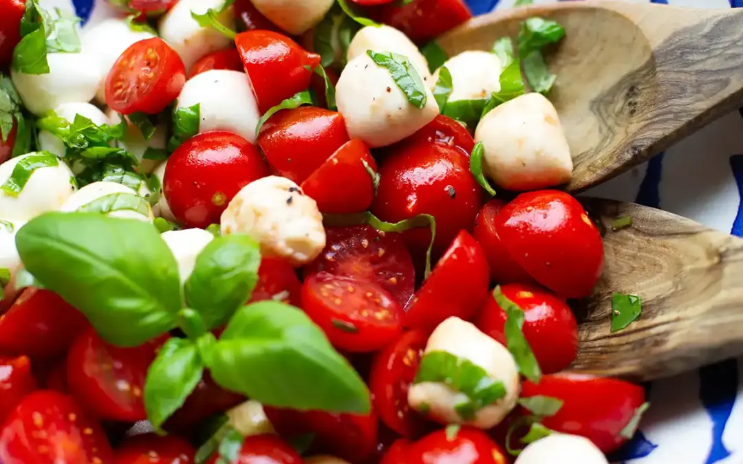Bester Tomate-Mozzarella-Salat (einfaches Rezept!)