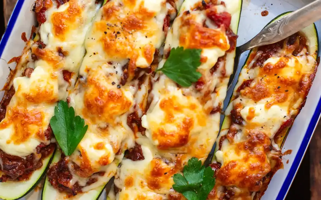 Gefüllte Zucchini mit Hackfleisch (schnell & einfach)